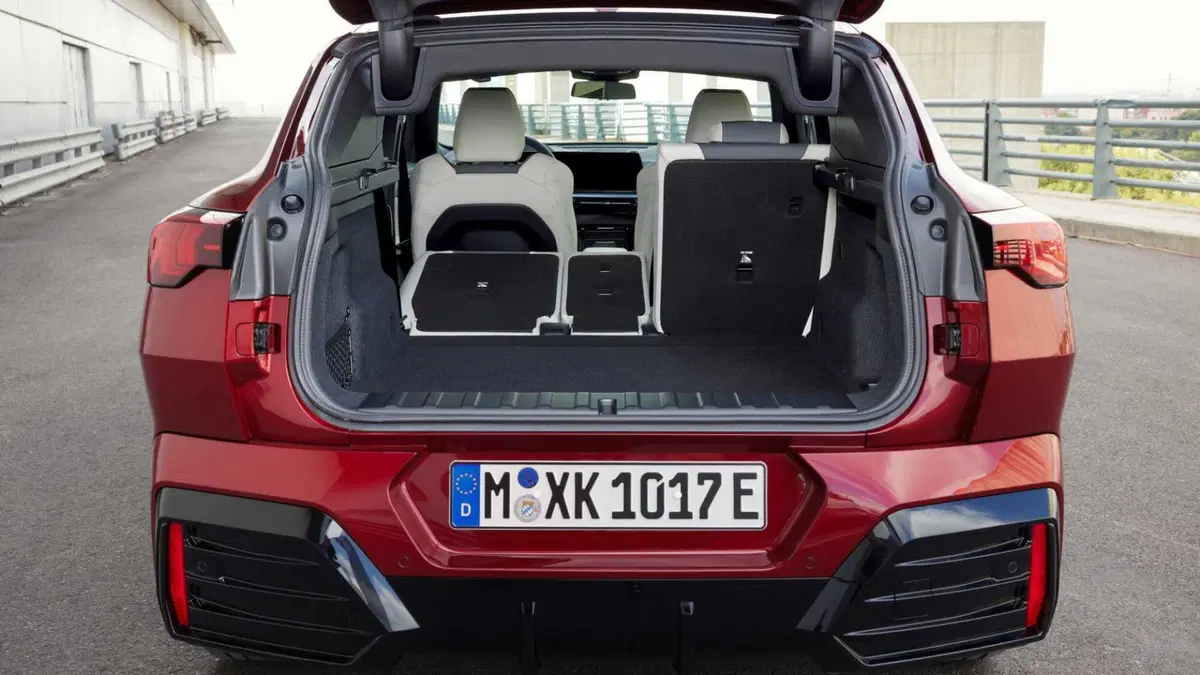 BMW iX2 (12)