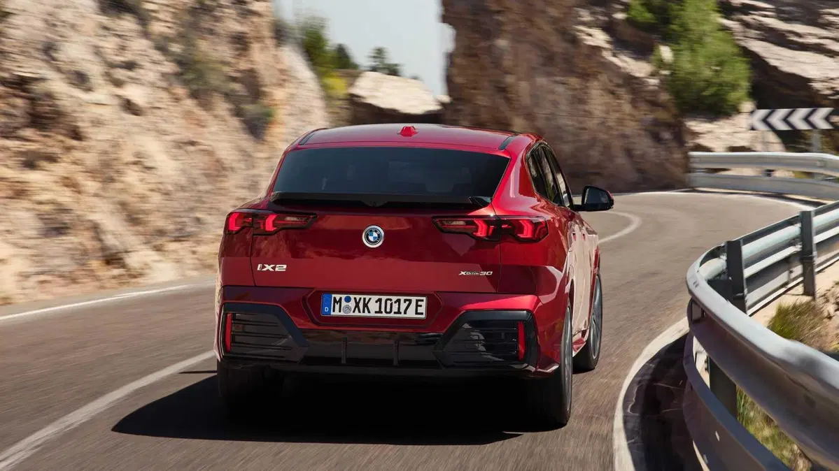 BMW iX2 (8)