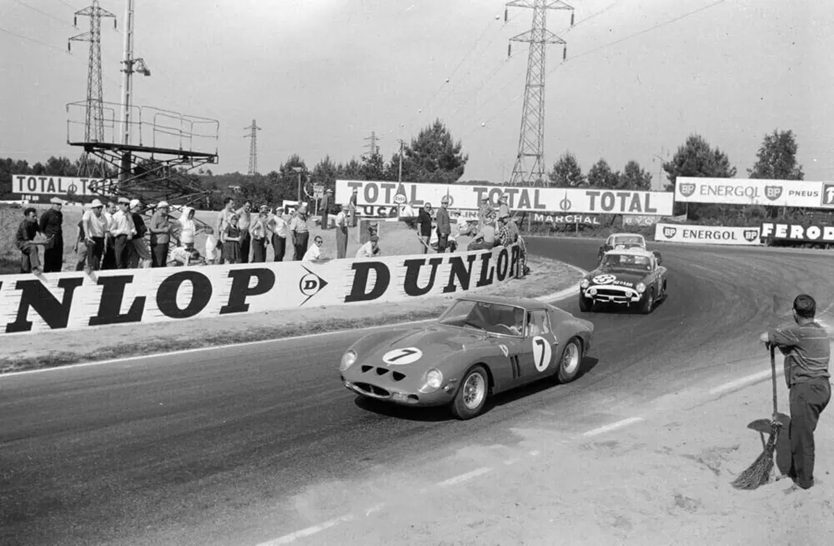 All’asta una delle auto più belle di sempre: la Ferrari 330 LM/250 GTO  (3)