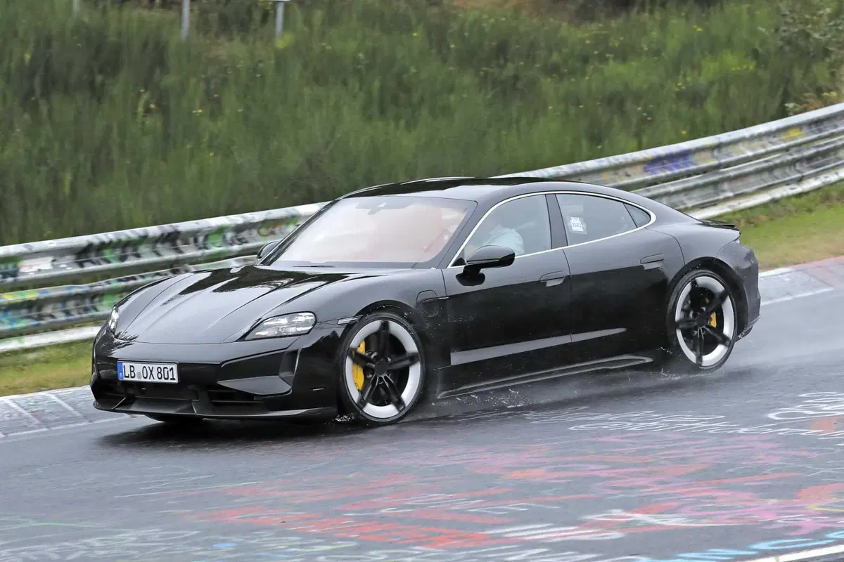 Porsche Taycan, ecco il nuovo Facelift [Foto Spia] (4)