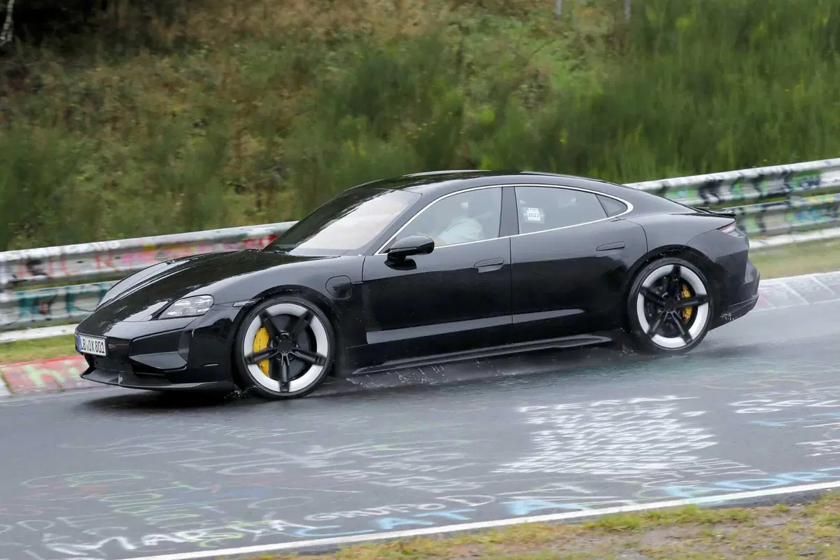 Porsche Taycan, ecco il nuovo Facelift [Foto Spia] (5)