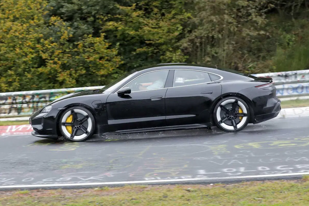 Porsche Taycan, ecco il nuovo Facelift [Foto Spia] (6)