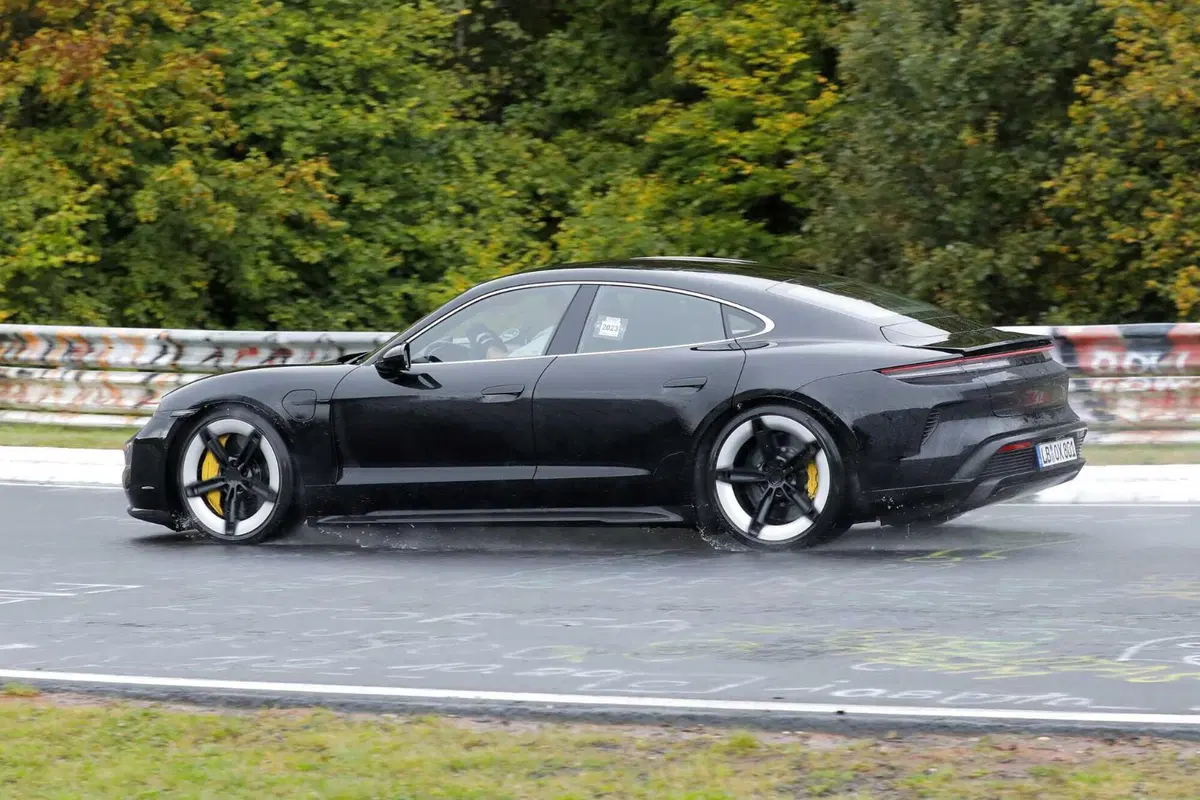Porsche Taycan, ecco il nuovo Facelift [Foto Spia] (7)