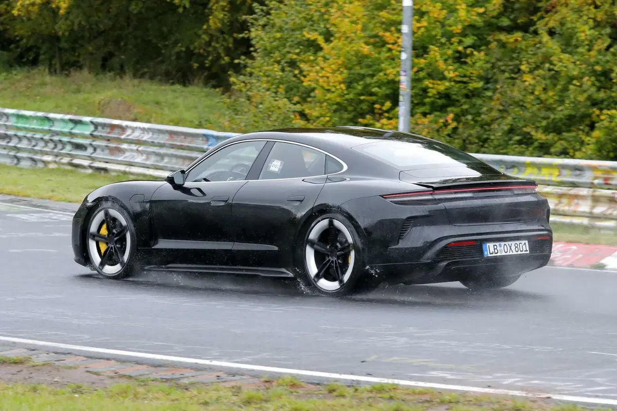 Porsche Taycan, ecco il nuovo Facelift [Foto Spia] (9)