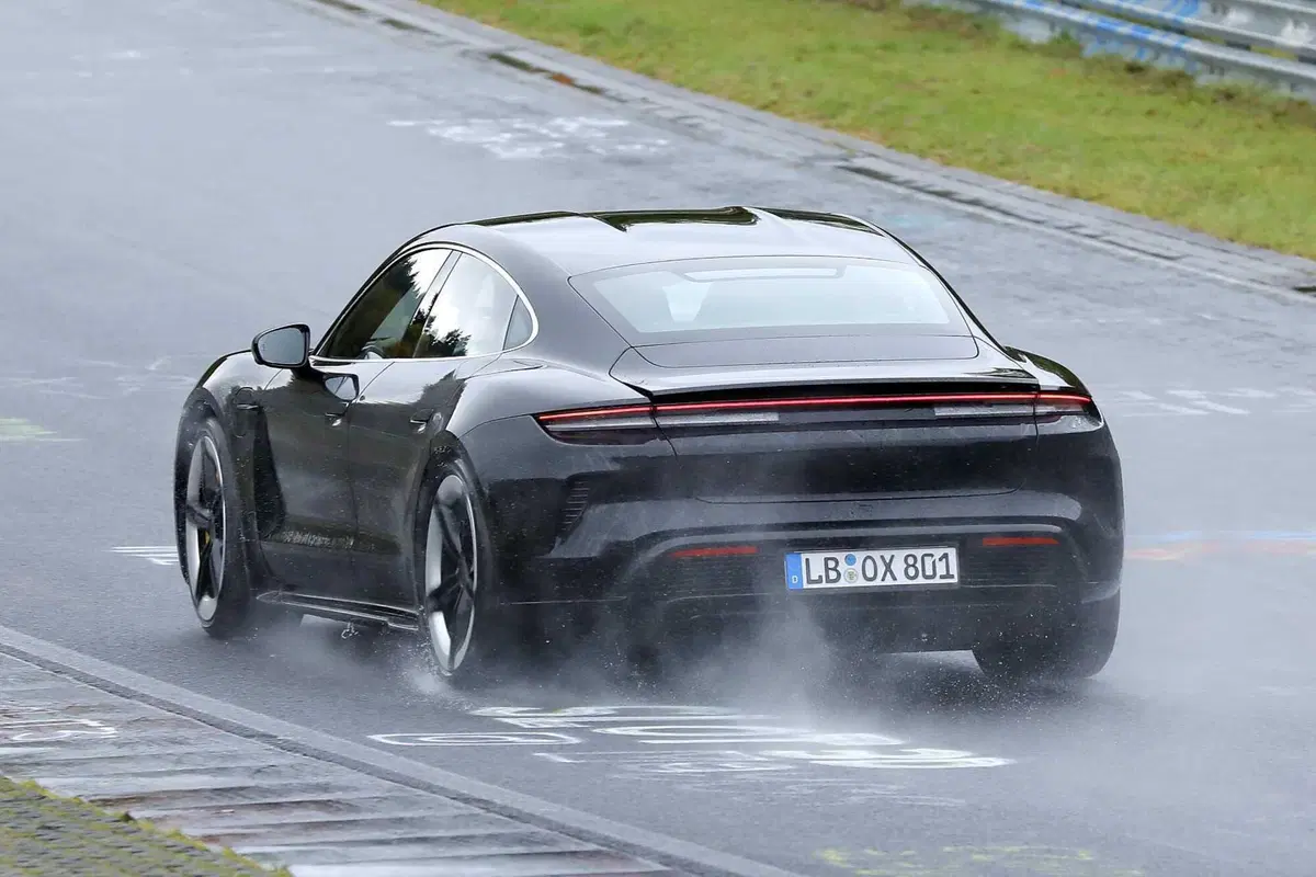 Porsche Taycan, ecco il nuovo Facelift [Foto Spia] (10)