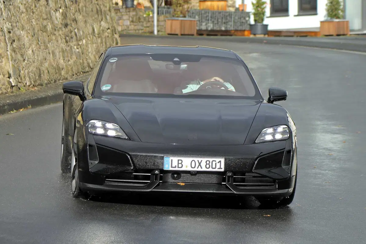 Porsche Taycan, ecco il nuovo Facelift [Foto Spia] (11)
