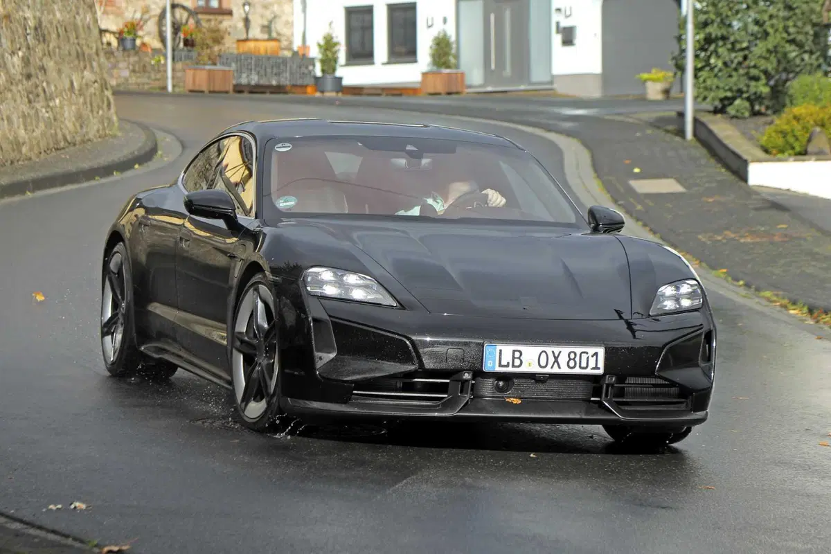 Porsche Taycan, ecco il nuovo Facelift [Foto Spia] (12)