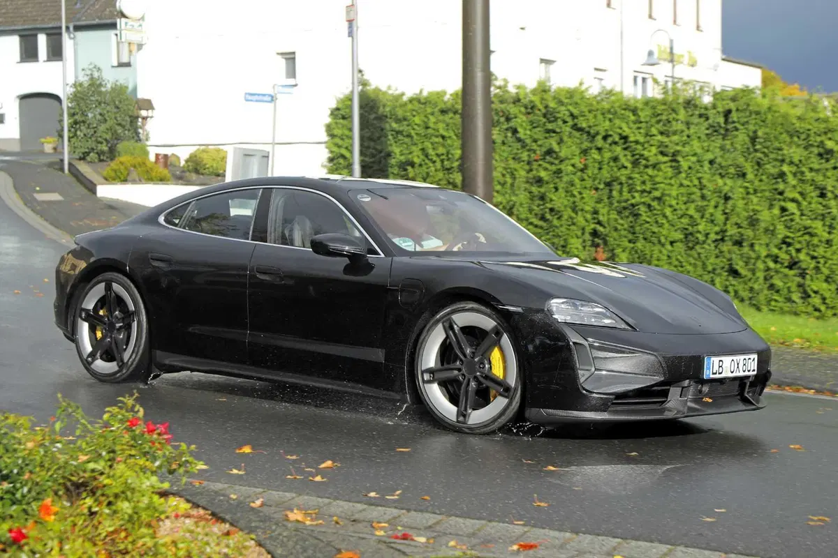 Porsche Taycan, ecco il nuovo Facelift [Foto Spia] (14)