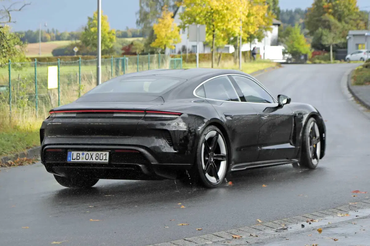 Porsche Taycan, ecco il nuovo Facelift [Foto Spia] (17)