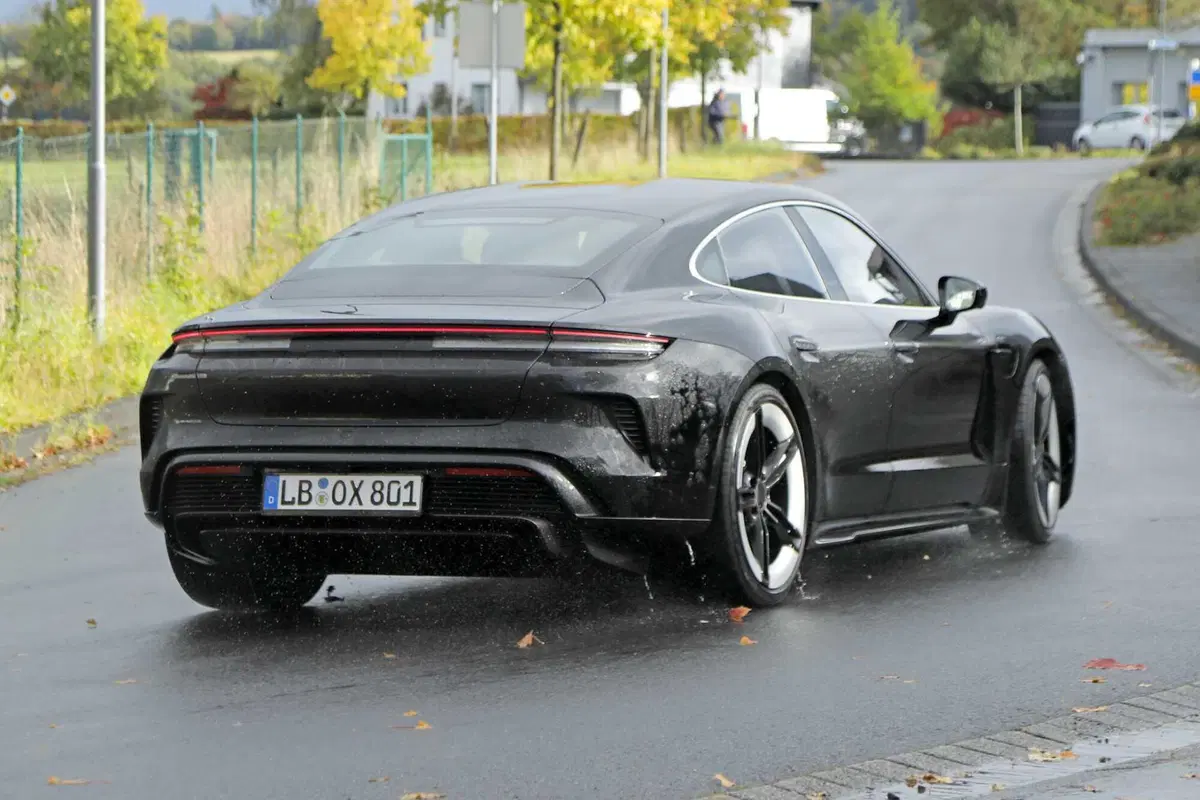Porsche Taycan, ecco il nuovo Facelift [Foto Spia] (16)