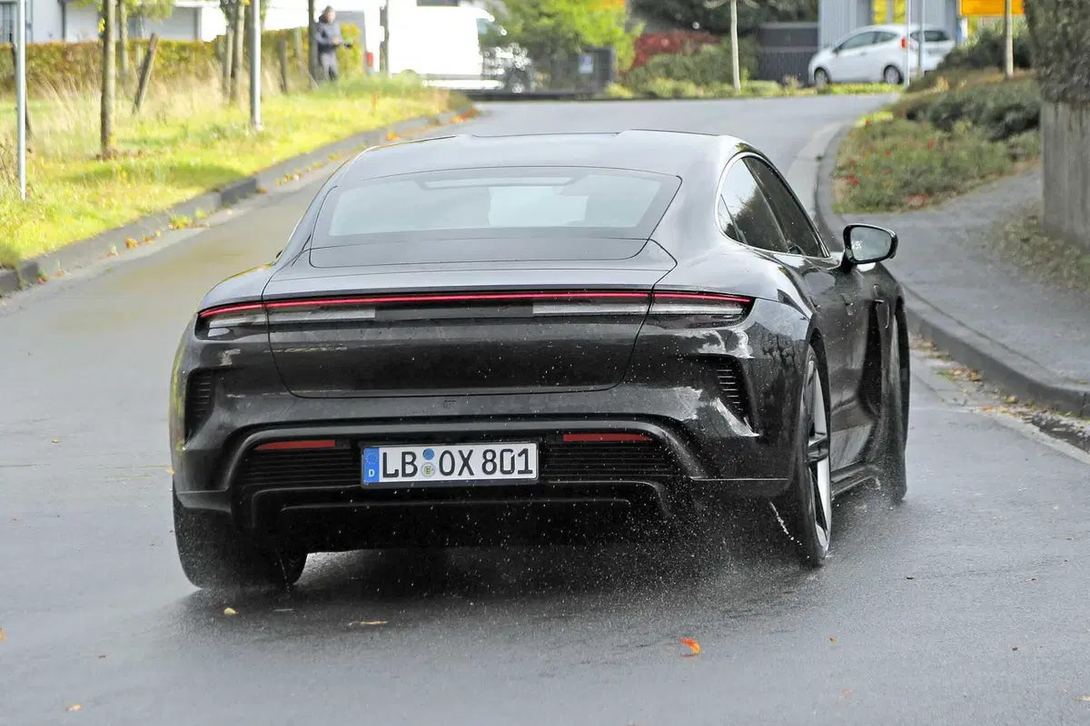 Porsche Taycan, ecco il nuovo Facelift [Foto Spia] (18)
