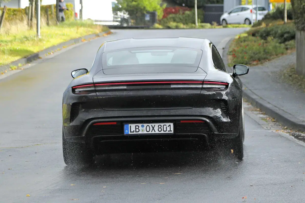 Porsche Taycan, ecco il nuovo Facelift [Foto Spia] (19)