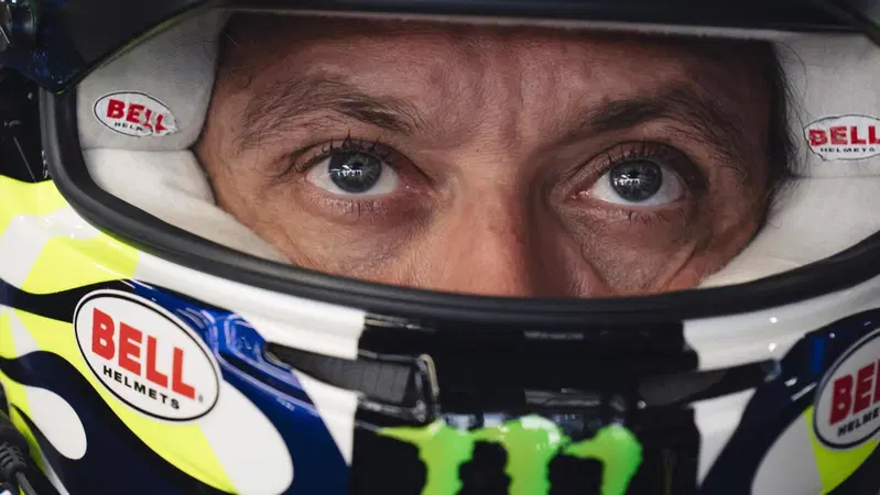 Valentino Rossi a MOW: &laquo;Guidare la macchina &egrave; meno estremo&raquo;, il pilota di Tavullia non esclude il ritorno in MotoGP in tutt'altro ruolo