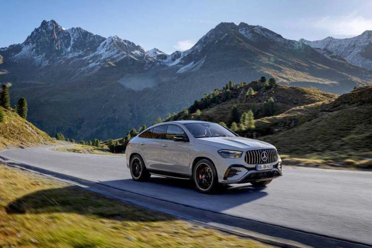 Mercedes AMG GLE 53: potenza di una plug-in hybrid (5)