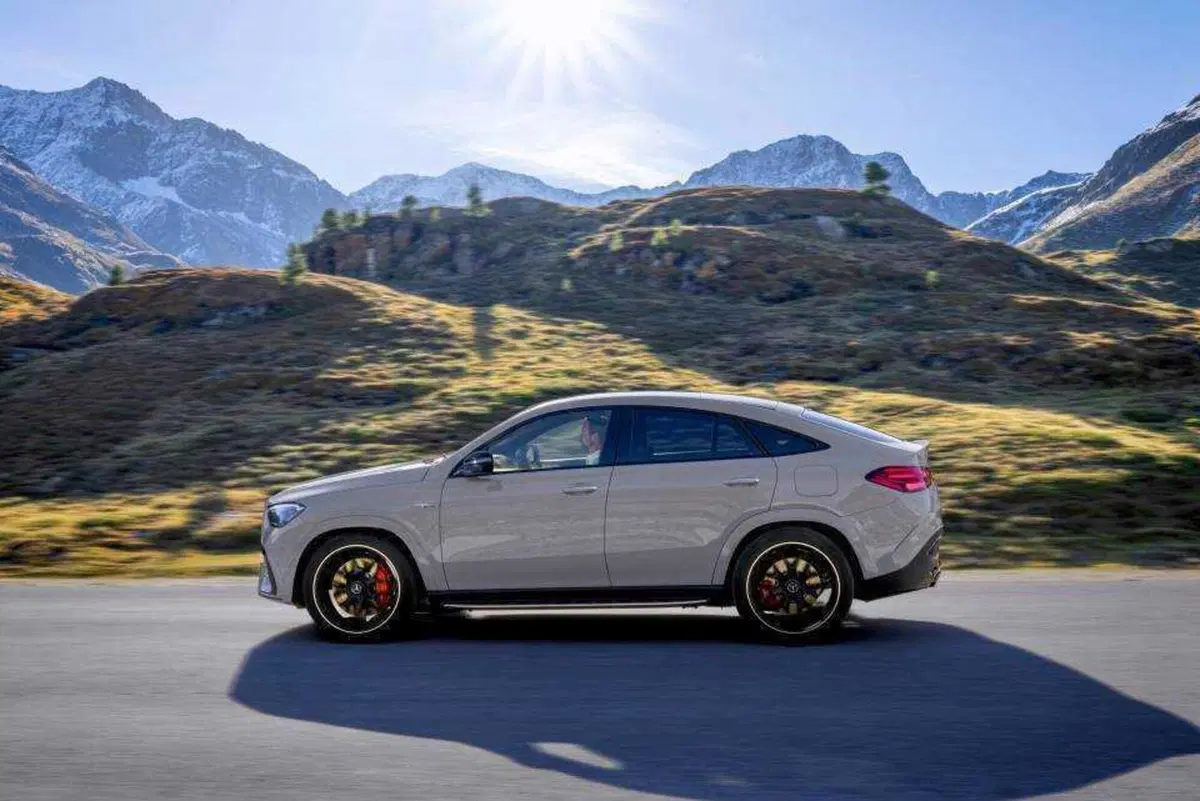 Mercedes AMG GLE 53: potenza di una plug-in hybrid (3)