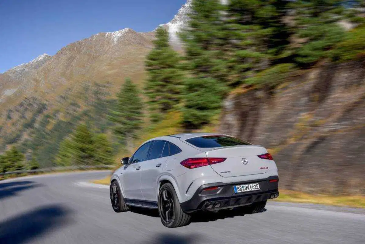 Mercedes AMG GLE 53: potenza di una plug-in hybrid (4)