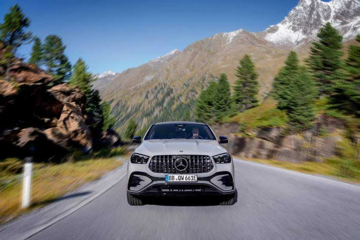 Mercedes AMG GLE 53: potenza di una plug-in hybrid (8)