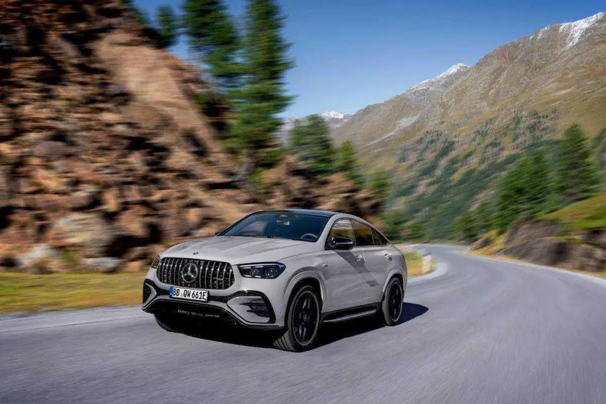 Mercedes AMG GLE 53: potenza di una plug-in hybrid (9)