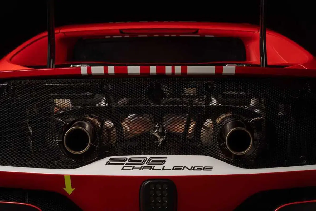 Ferrari 296 Challenge: ci vuole un fisico allenato (3)