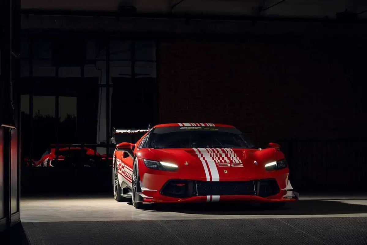 Ferrari 296 Challenge: ci vuole un fisico allenato (8)