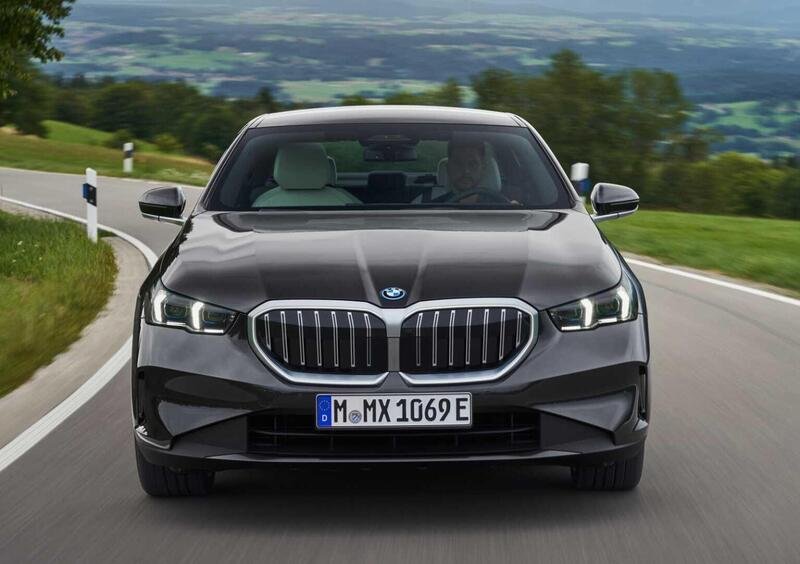 BMW Serie 5 (2023-->>) (7)