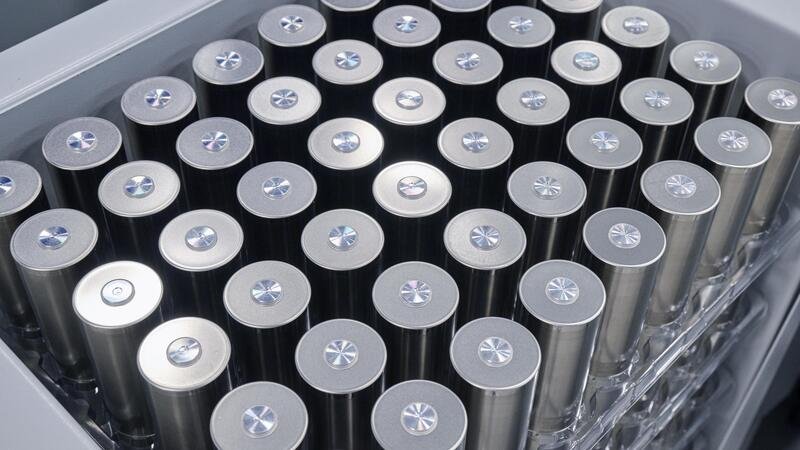 BMW Neue Klasse, pronte le nuove celle rotonde per le batterie, +20% di energia