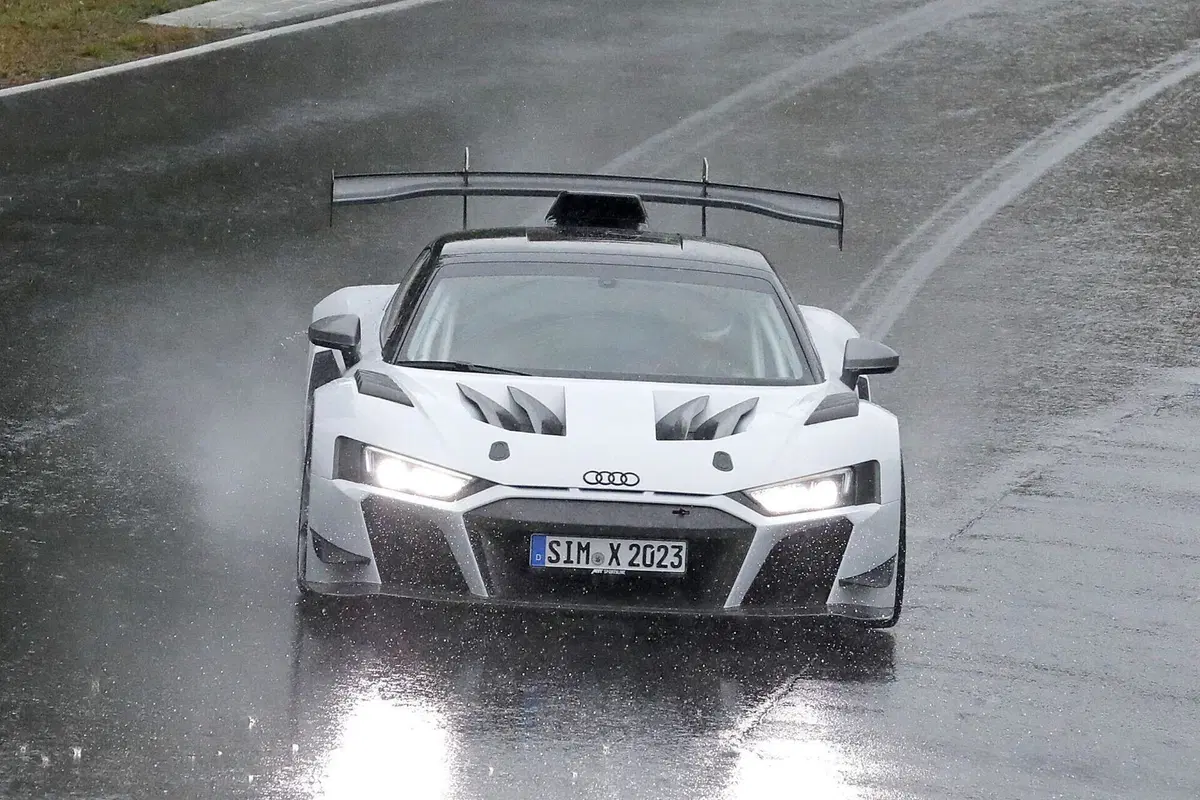 Audi R8 GT3, saranno solo 100 i fortunati  [Foto Spia] (3)