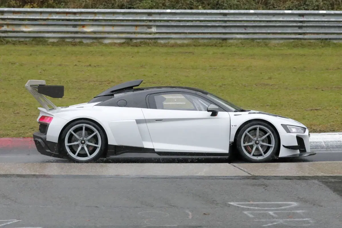 Audi R8 GT3, saranno solo 100 i fortunati  [Foto Spia] (5)