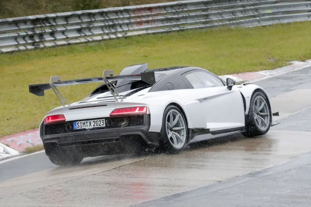 Audi R8 GT3, saranno solo 100 i fortunati  [Foto Spia] (6)