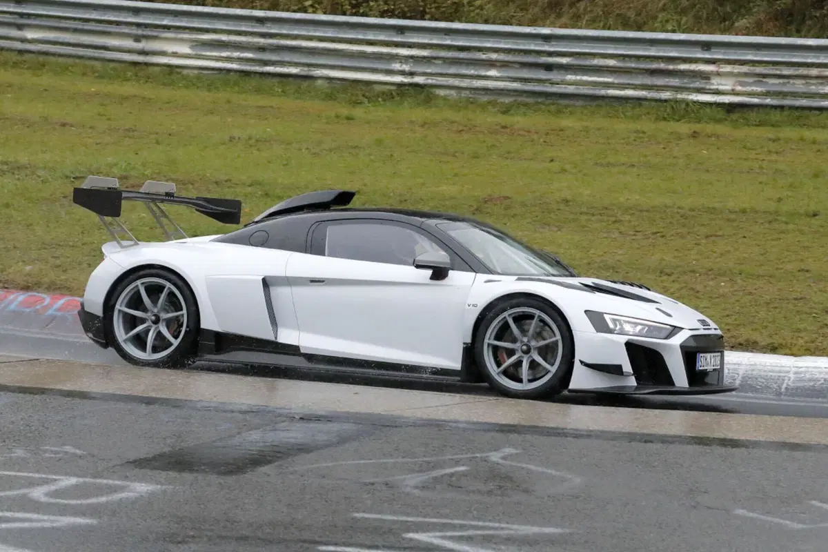Audi R8 GT3, saranno solo 100 i fortunati  [Foto Spia] (4)
