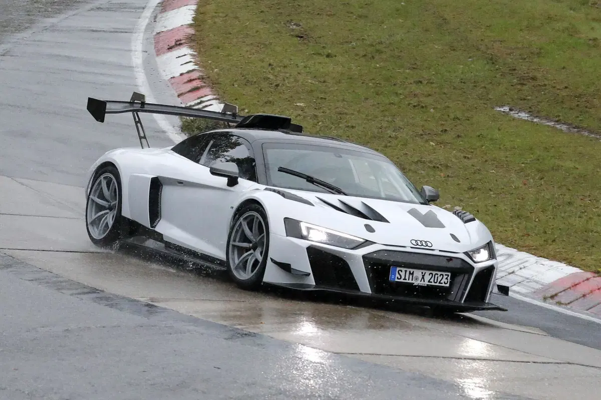 Audi R8 GT3, saranno solo 100 i fortunati  [Foto Spia] (10)