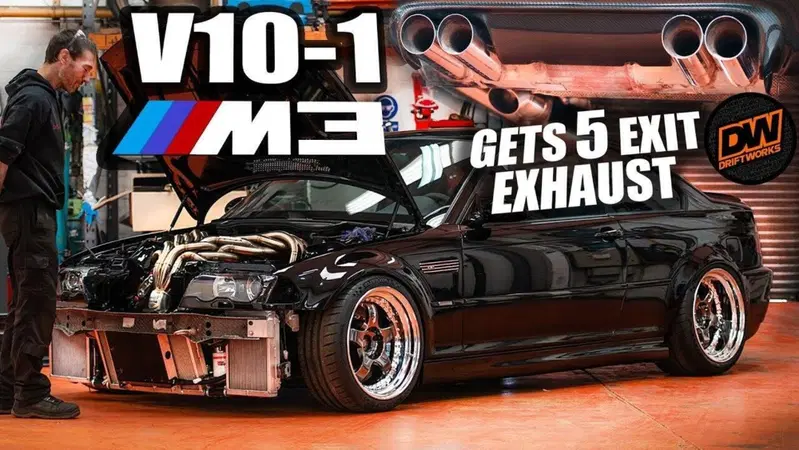 BMW M3 col V10: lo scarico pi&ugrave; complicato al mondo "10 in 1"