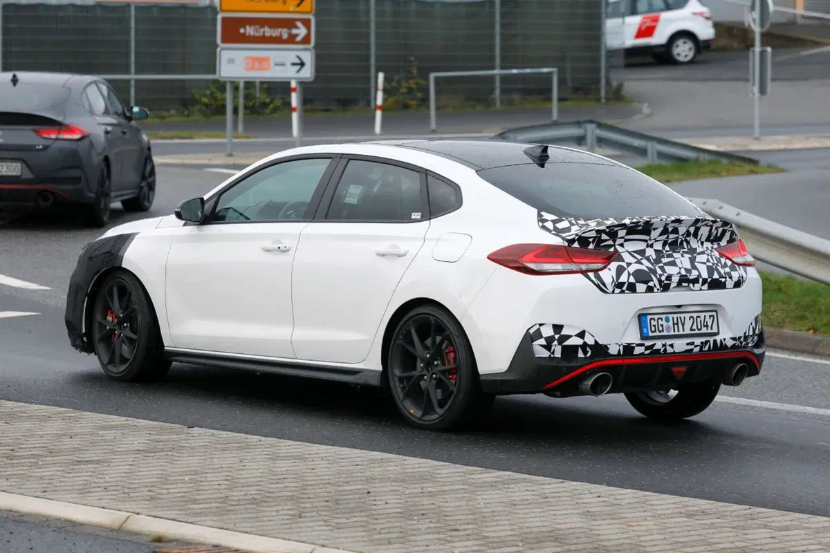 Hyundai i30 N Fastback, ecco il nuovo facelift [Foto Spia] (3)