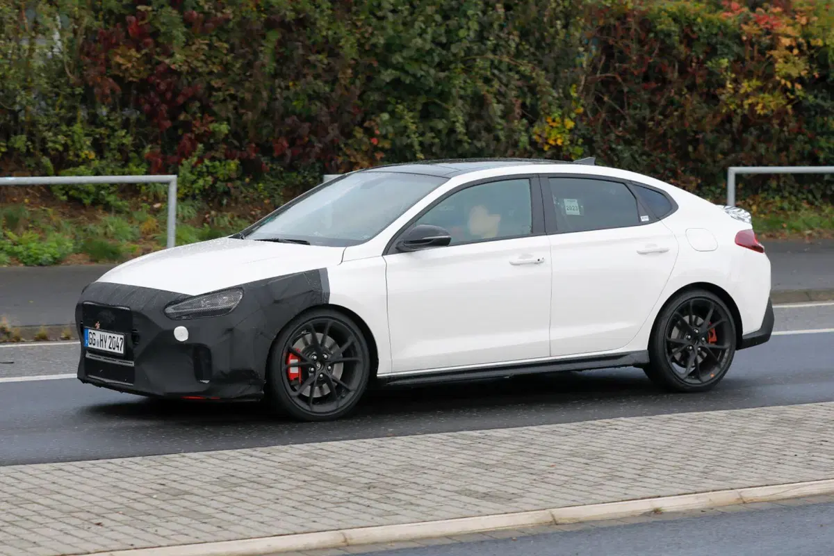 Hyundai i30 N Fastback, ecco il nuovo facelift [Foto Spia] (4)