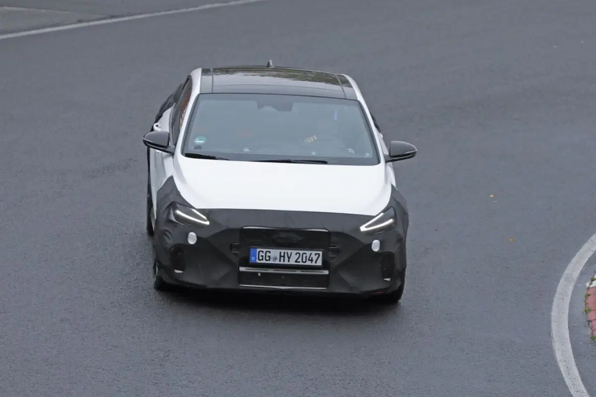 Hyundai i30 N Fastback, ecco il nuovo facelift [Foto Spia] (14)