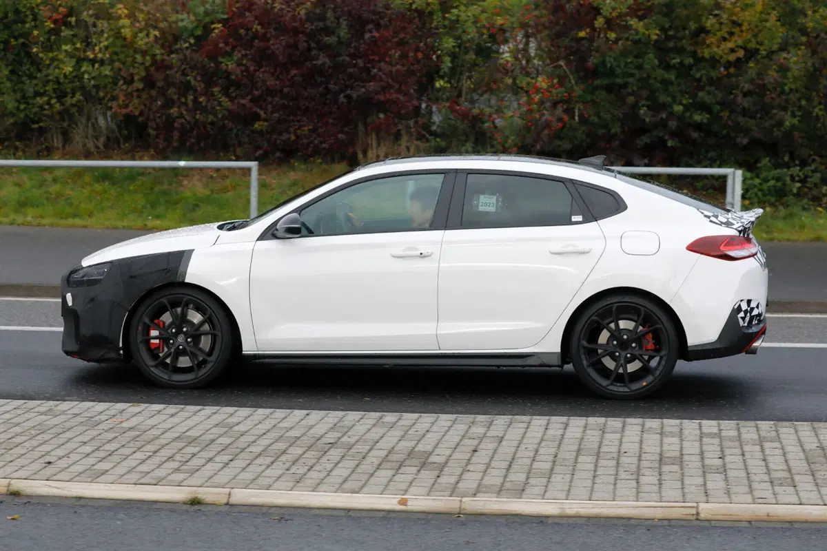 Hyundai i30 N Fastback, ecco il nuovo facelift [Foto Spia] (6)