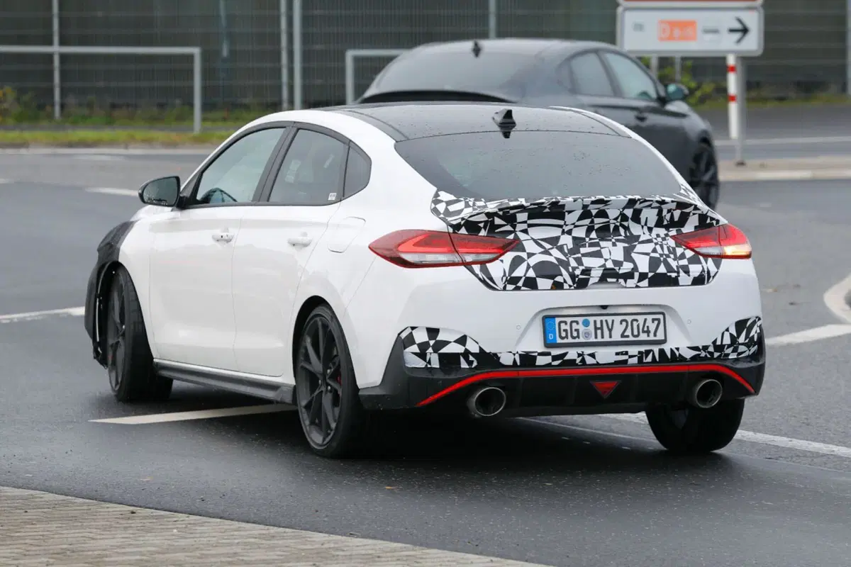 Hyundai i30 N Fastback, ecco il nuovo facelift [Foto Spia] (15)