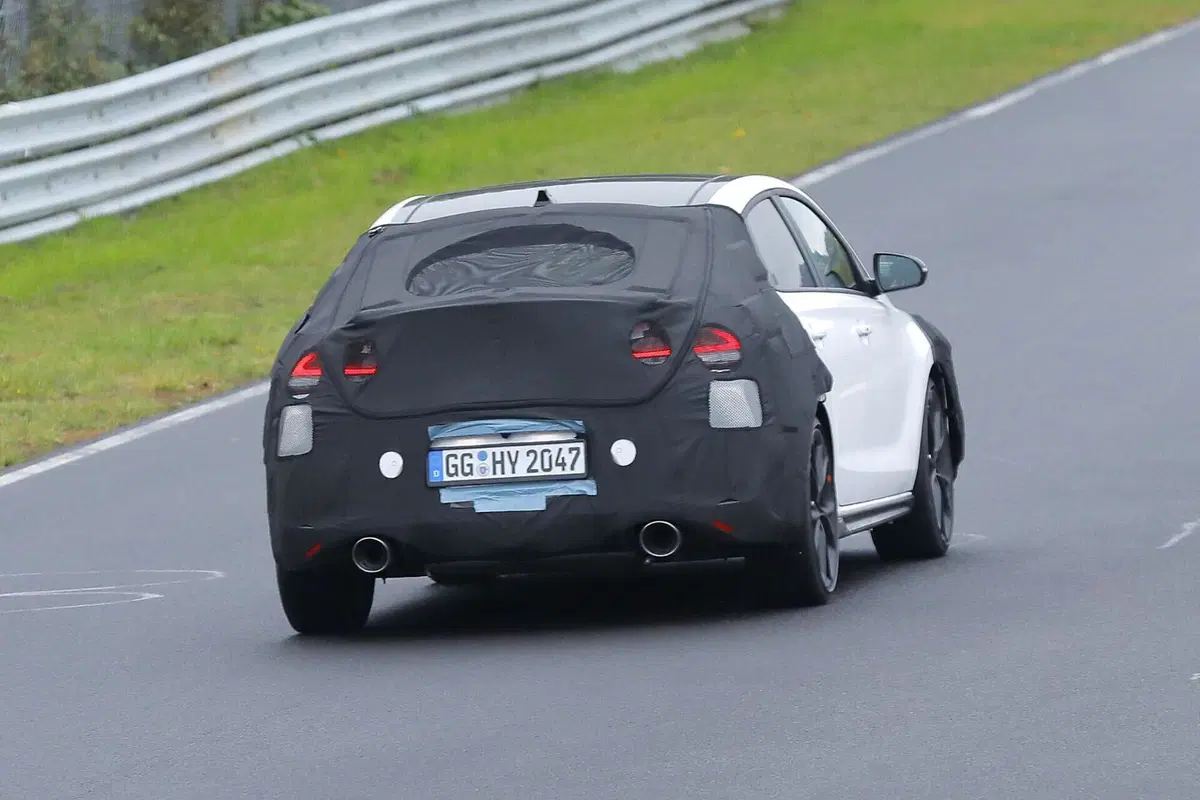 Hyundai i30 N Fastback, ecco il nuovo facelift [Foto Spia] (8)