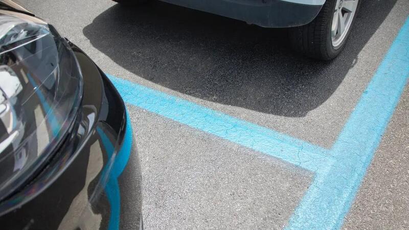 Milano: nuovi orari per strisce blu di parcheggio, attenzione alle multe 