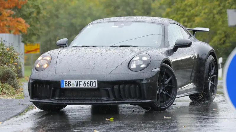 Porsche 911: il nuovo facelift arriva nel 2024 [Foto Spia]