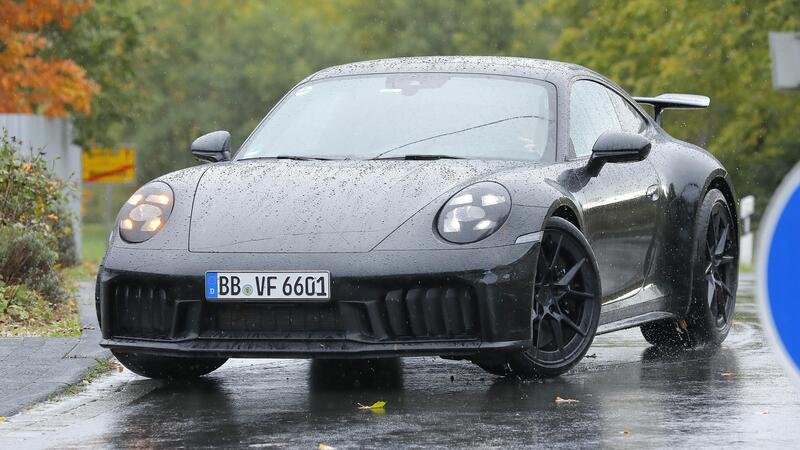 Porsche 911: il nuovo facelift arriva nel 2024 [Foto Spia]