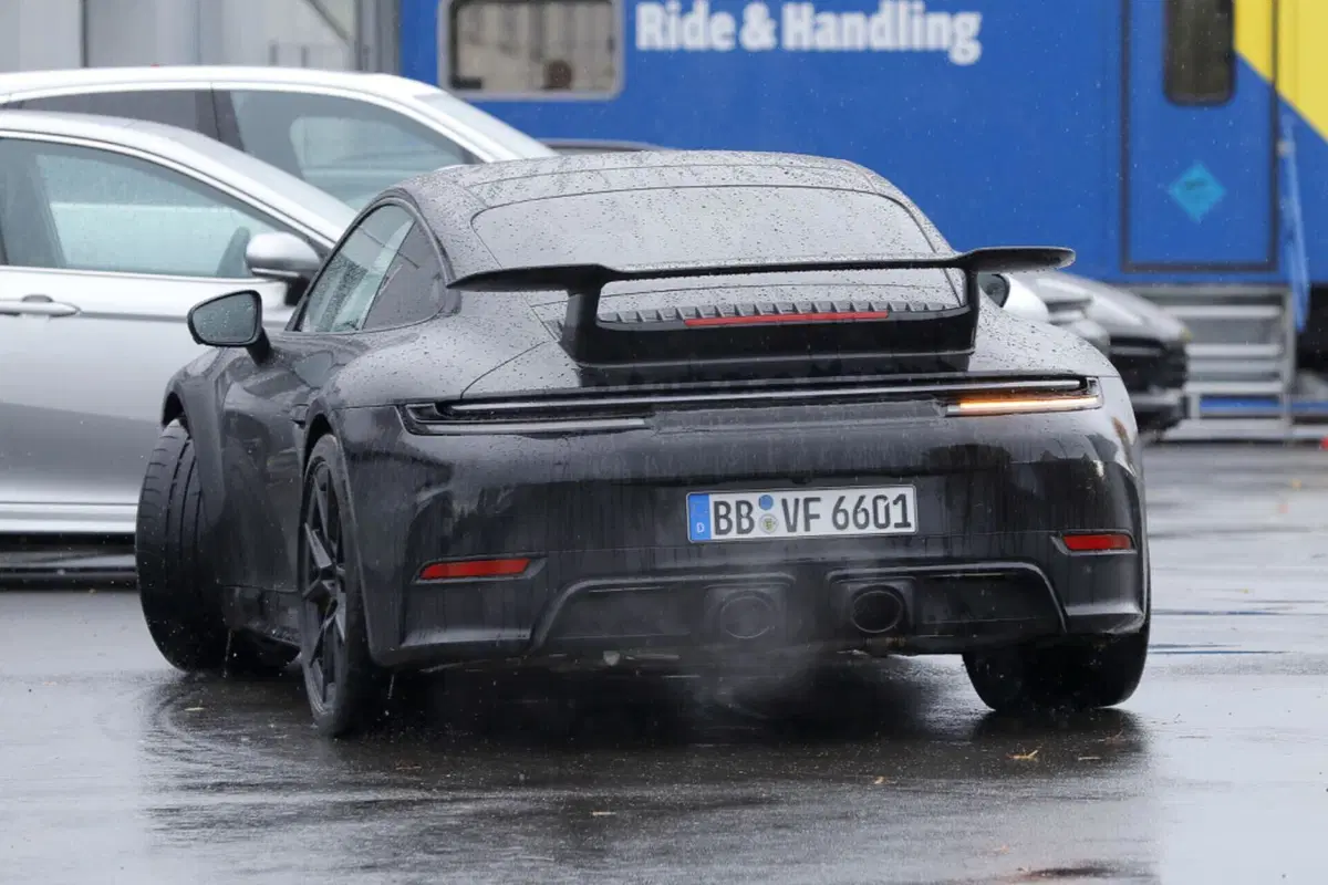 Porsche 911: il nuovo facelift arriva nel 2024 [Foto Spia] (2)