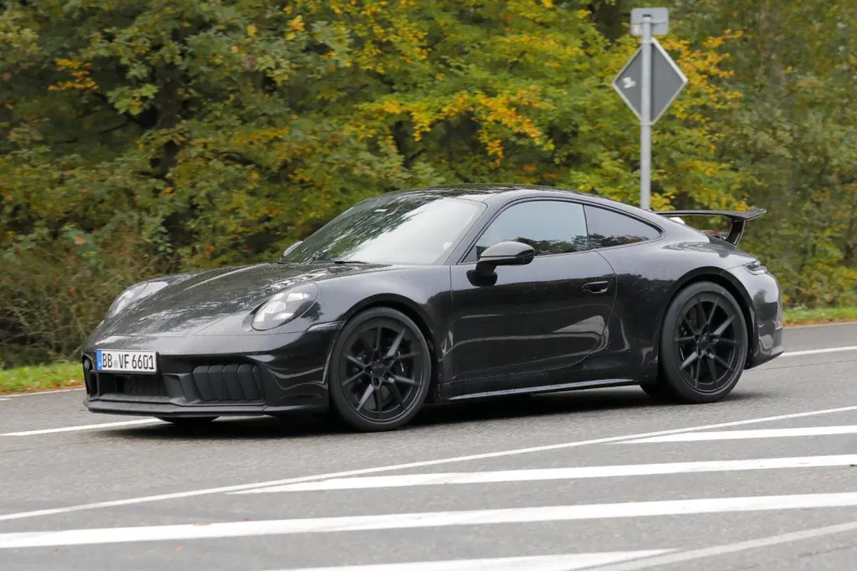 Porsche 911: il nuovo facelift arriva nel 2024 [Foto Spia] (3)