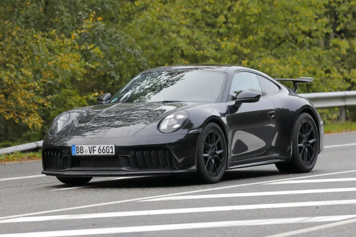 Porsche 911: il nuovo facelift arriva nel 2024 [Foto Spia] (4)