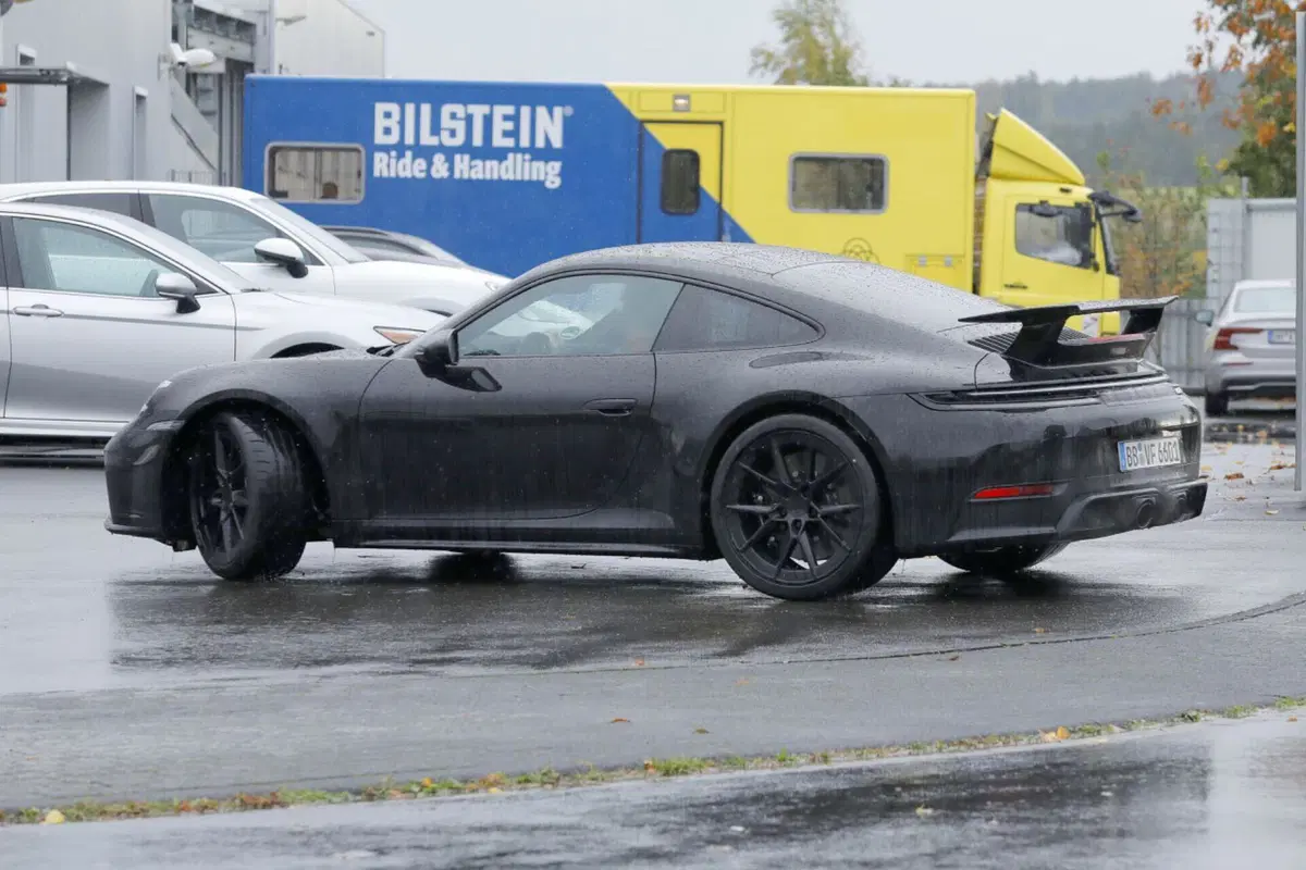 Porsche 911: il nuovo facelift arriva nel 2024 [Foto Spia] (8)
