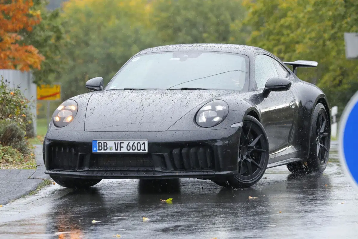 Porsche 911: il nuovo facelift arriva nel 2024 [Foto Spia] (11)
