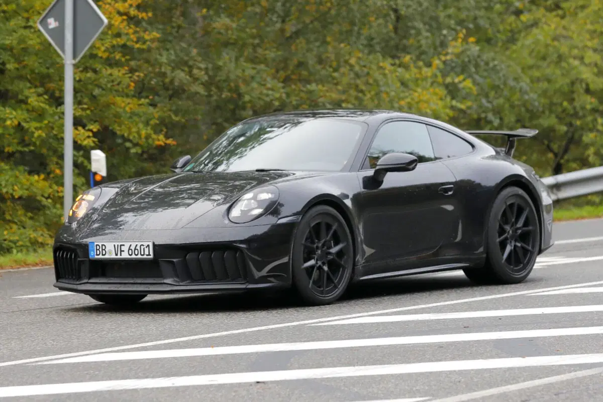 Porsche 911: il nuovo facelift arriva nel 2024 [Foto Spia] (16)