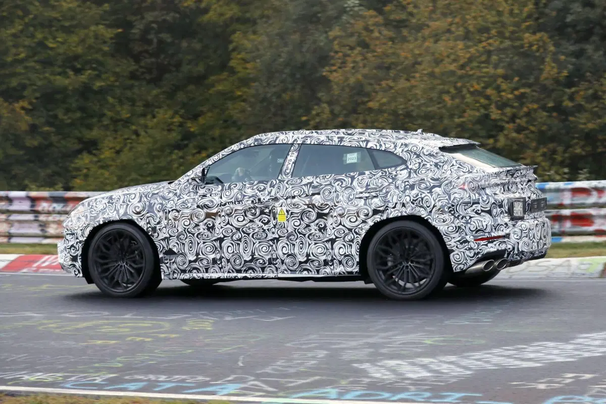 Lamborghini Urus, ecco la variante ibrida Plug-In [Foto Spia] (5)