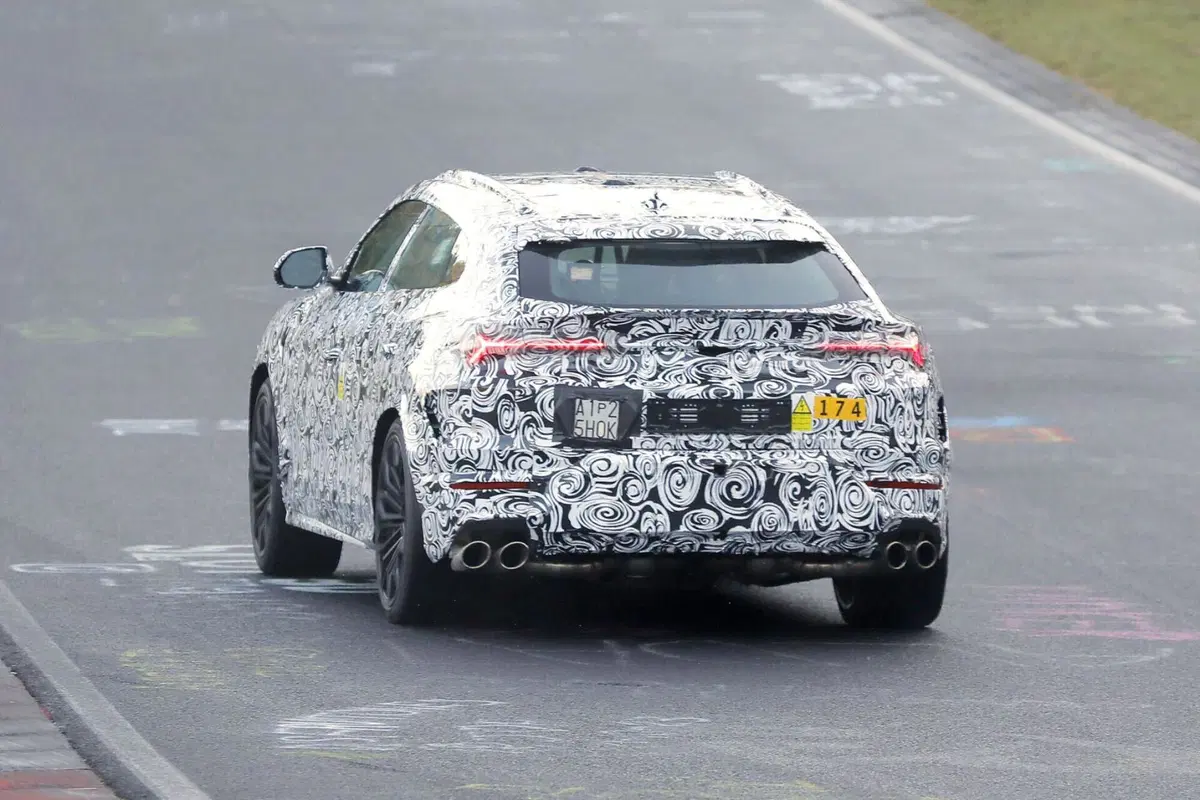 Lamborghini Urus, ecco la variante ibrida Plug-In [Foto Spia] (9)