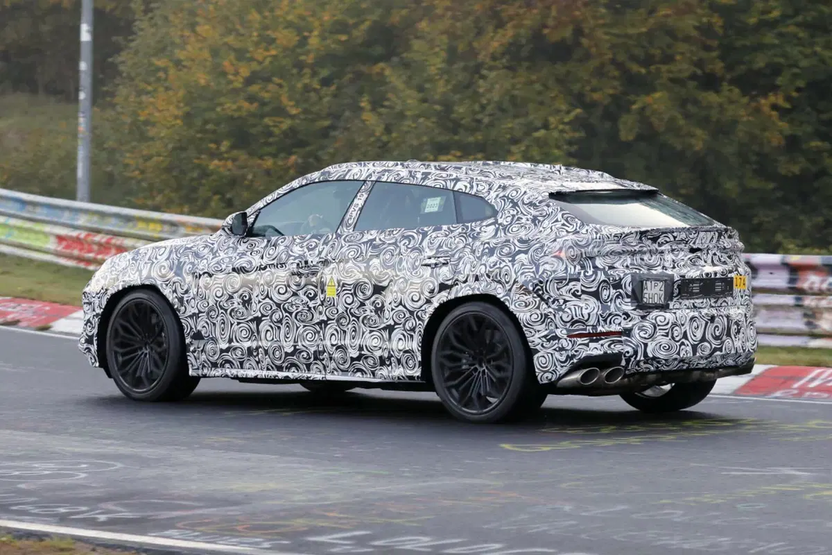 Lamborghini Urus, ecco la variante ibrida Plug-In [Foto Spia] (8)
